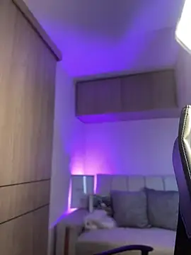 maddy bronw  online show from 01.11.25