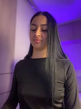 maddy bronw  online show from 01.12.25