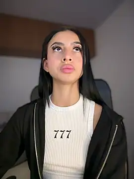 maddy bronw  online show from 03.08.25