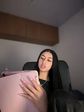 maddy bronw  online show from 03.15.25