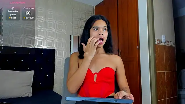 evelyn wine online show from 03.14.25