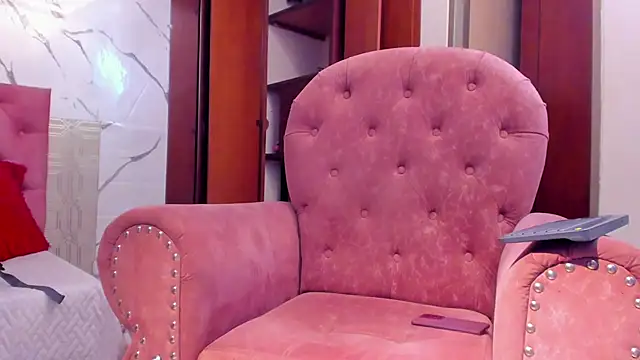 evelyn wine online show from 11.04.25