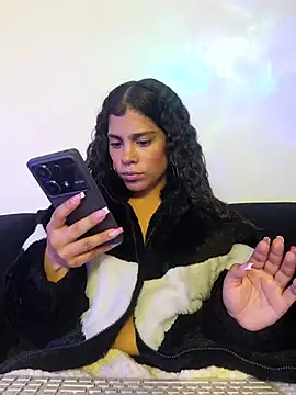 Snapshot of NINA_18_YEARS chatting on 12.11.24 NINA 18 YEARS online show from 12.11.24