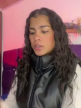 Snapshot of NINA_18_YEARS chatting on 12.30.24 NINA 18 YEARS online show from 12.30.24