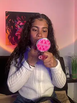 Snapshot of NINA_18_YEARS chatting on 01.07.25 NINA 18 YEARS online show from 01.07.25