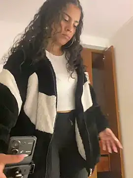 Snapshot of NINA_18_YEARS chatting on 02.15.25 NINA 18 YEARS online show from 02.15.25