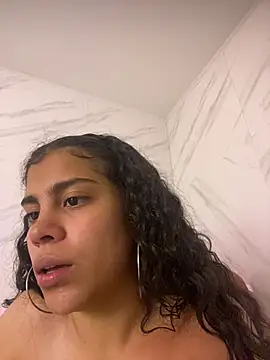 Snapshot of NINA_18_YEARS chatting on 02.18.25 NINA 18 YEARS online show from 02.18.25