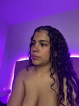 Snapshot of NINA_18_YEARS chatting on 03.08.25 NINA 18 YEARS online show from 03.08.25