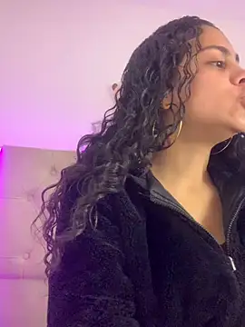 Snapshot of NINA_18_YEARS chatting on 03.08.25 NINA 18 YEARS online show from 03.08.25