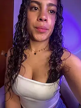 Snapshot of NINA_18_YEARS chatting on 03.19.25 NINA 18 YEARS online show from 03.19.25