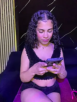 Snapshot of NINA_18_YEARS chatting on 03.21.25 NINA 18 YEARS online show from 03.21.25