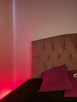 Snapshot of NINA_18_YEARS chatting on 09.19.25 NINA 18 YEARS online show from 09.19.25