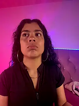 Snapshot of NINA_18_YEARS chatting on 10.11.25 NINA 18 YEARS online show from 10.11.25