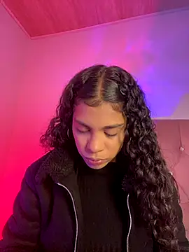 Snapshot of NINA_18_YEARS chatting on 10.18.25 NINA 18 YEARS online show from 10.18.25