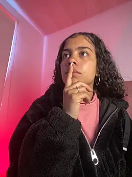 Snapshot of NINA_18_YEARS chatting on 10.20.25 NINA 18 YEARS online show from 10.20.25