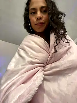 Snapshot of NINA_18_YEARS chatting on 10.22.25 NINA 18 YEARS online show from 10.22.25