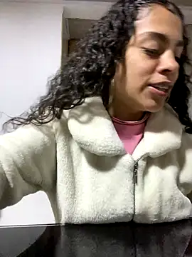 Snapshot of NINA_18_YEARS chatting on 10.28.25 NINA 18 YEARS online show from 10.28.25