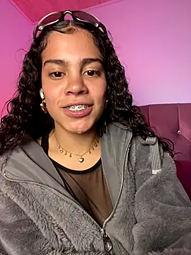 Snapshot of NINA_18_YEARS chatting on 10.29.25 NINA 18 YEARS online show from 10.29.25