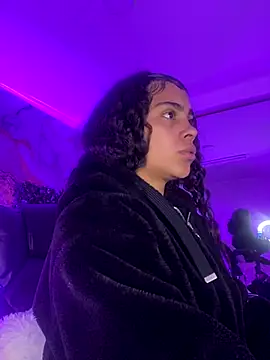 Snapshot of NINA_18_YEARS chatting on 11.13.25 NINA 18 YEARS online show from 11.13.25