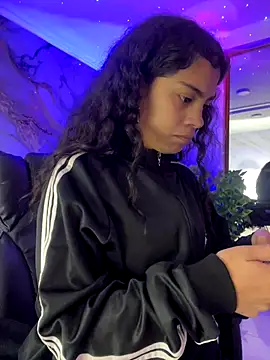 Snapshot of NINA_18_YEARS chatting on 11.26.25 NINA 18 YEARS online show from 11.26.25