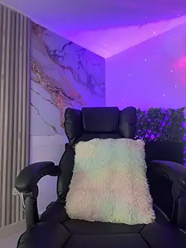 Snapshot of NINA_18_YEARS chatting on 11.30.25 NINA 18 YEARS online show from 11.30.25