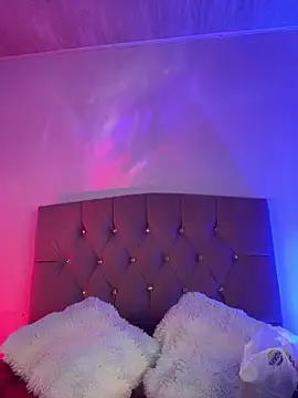 NINA 18 YEARS online show from 12.17.25