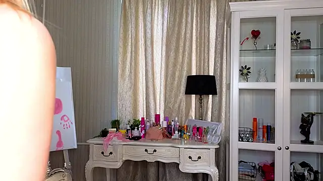 AnneFoxy online show from 04.01.26