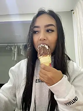 Snapshot of SOPHIACANDY19_ chatting on 12.14.24 SOPHIACANDY19 online show from 12.14.24