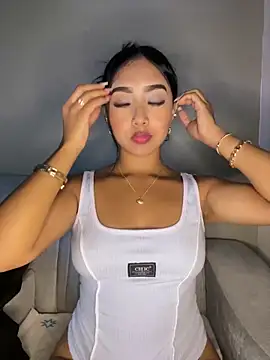 Snapshot of SOPHIACANDY19_ chatting on 03.05.25 SOPHIACANDY19 online show from 03.05.25