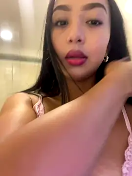 Snapshot of SOPHIACANDY19_ chatting on 11.05.25 SOPHIACANDY19 online show from 11.05.25