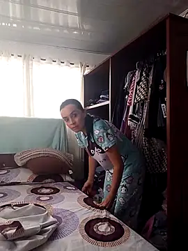 Samantha Sullivan  online show from 10.31.25