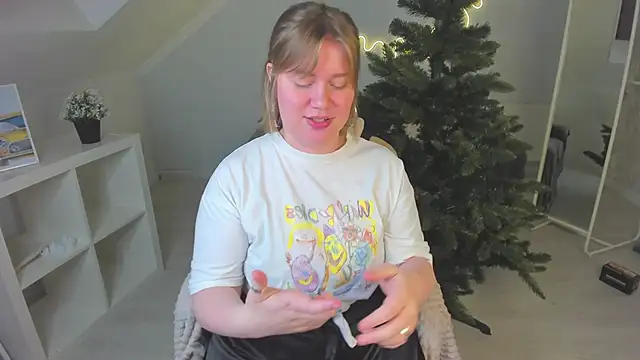 Kira Citro online show from 12.08.24