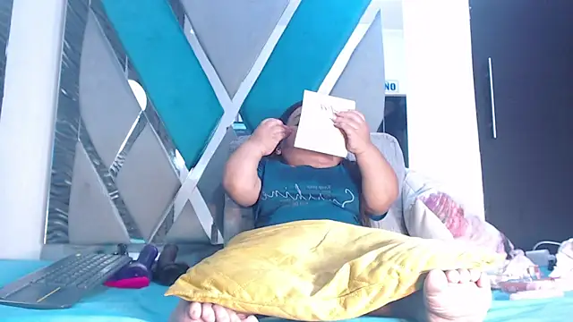 Snapshot of Michelle_Brooks chatting on 11.14.25 Michelle Brooks online show from 11.14.25