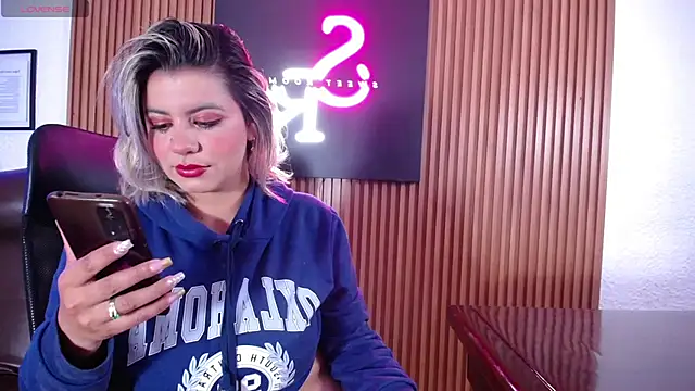 Snapshot of Candy_sr chatting on 02.26.25 Candy sr online show from 02.26.25