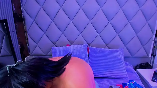 venusowen  online show from 10.18.25