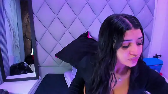 Snapshot of venusowen_ chatting on 01.19.26 venusowen online show from 01.19.26