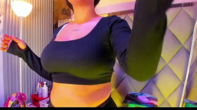 Snapshot of venusowen_ chatting on 03.02.26 venusowen online show from 03.02.26