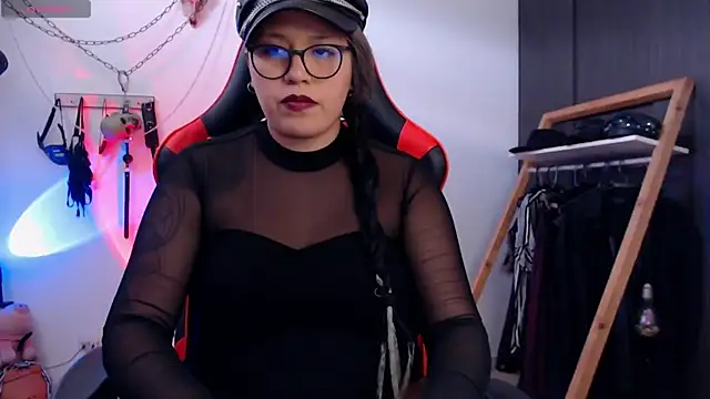 Snapshot of LilithSharon chatting on 12.01.24 LilithSharon online show from 12.01.24