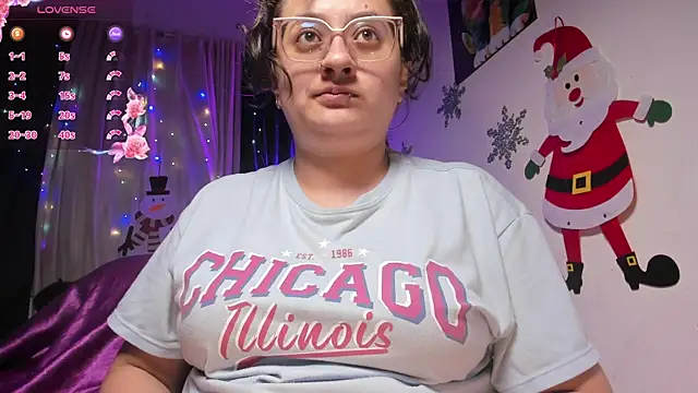 Snapshot of AnnieBigBoobs chatting on 12.21.24 AnnieBigBoobs online show from 12.21.24