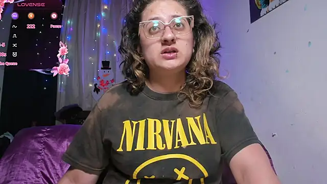 Snapshot of AnnieBigBoobs chatting on 01.08.25 AnnieBigBoobs online show from 01.08.25