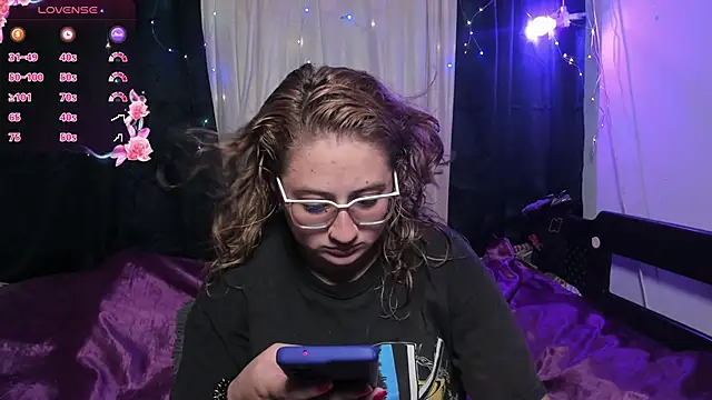 Snapshot of AnnieBigBoobs chatting on 02.18.25 AnnieBigBoobs online show from 02.18.25