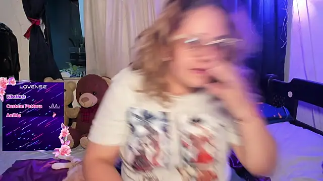 Snapshot of AnnieBigBoobs chatting on 09.29.25 AnnieBigBoobs online show from 09.29.25