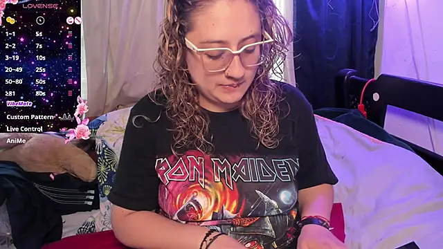 Snapshot of AnnieBigBoobs chatting on 10.19.25 AnnieBigBoobs online show from 10.19.25