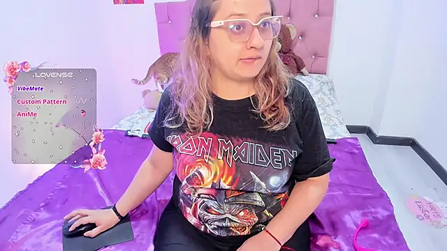 Snapshot of AnnieBigBoobs chatting on 11.06.25 AnnieBigBoobs online show from 11.06.25