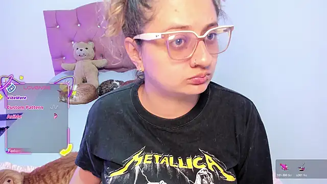 Snapshot of AnnieBigBoobs chatting on 12.03.25 AnnieBigBoobs online show from 12.03.25