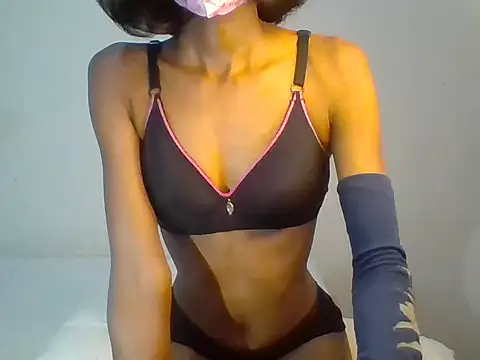 Snapshot of Levinya chatting on 12.05.24 Levinya online show from 12.05.24