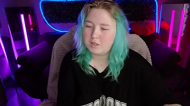 Snapshot of ChimberWol chatting on 11.28.25 ChimberWol online show from 11.28.25