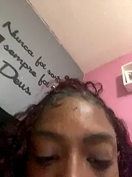 Snapshot of pretinhanovinha chatting on 10.13.25 pretinhanovinha online show from 10.13.25