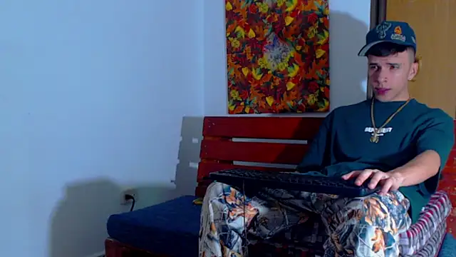 Snapshot of Keeny16 chatting on 01.05.25 Keeny16 online show from 01.05.25