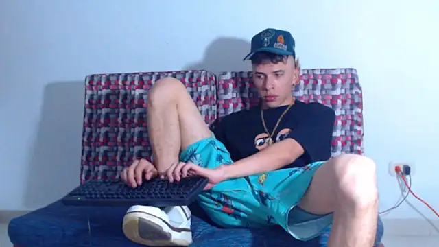 Snapshot of Keeny16 chatting on 01.27.25 Keeny16 online show from 01.27.25